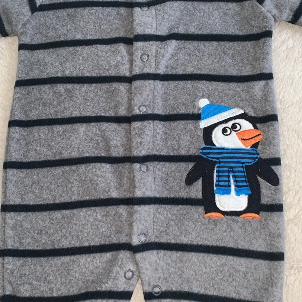 Carter’s 6M Gray & Black Penguin Fleece Romper EUC Sleeper
